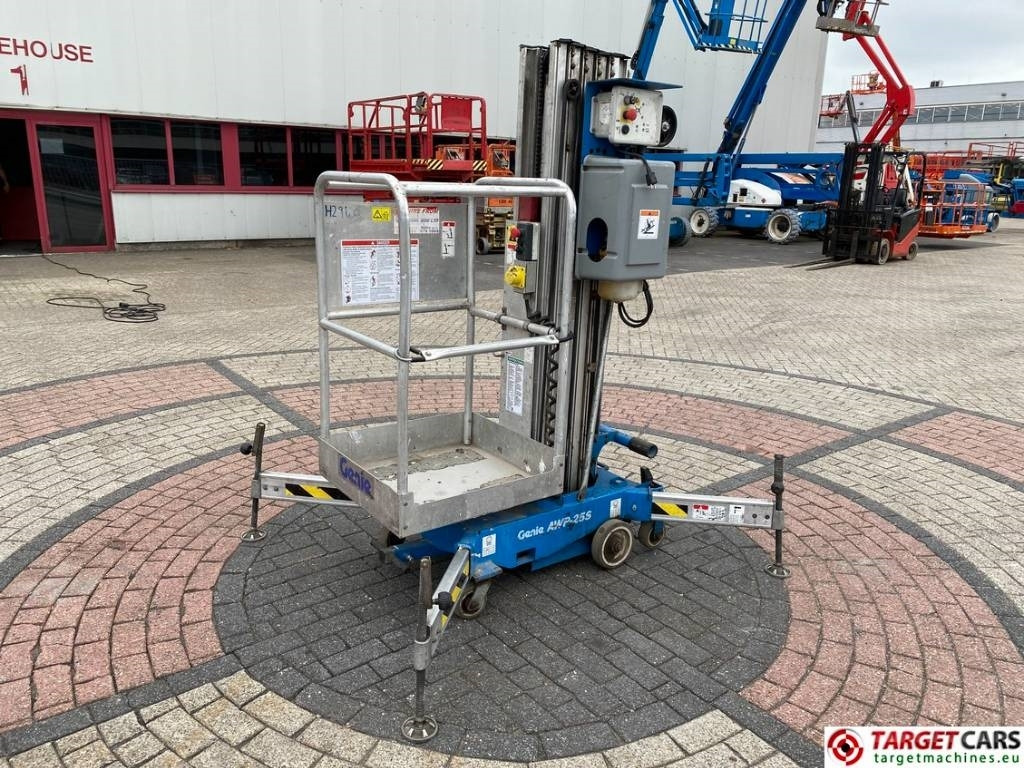 Genie AWP-25S Electric AC Vertical Mast Work Lift 950cm - Vertikalni dvižni teleskop: slika 1 Genie AWP-25S Electric AC Vertical Mast Work Lift 950cm - Vertikalni dvižni teleskop: slika 1