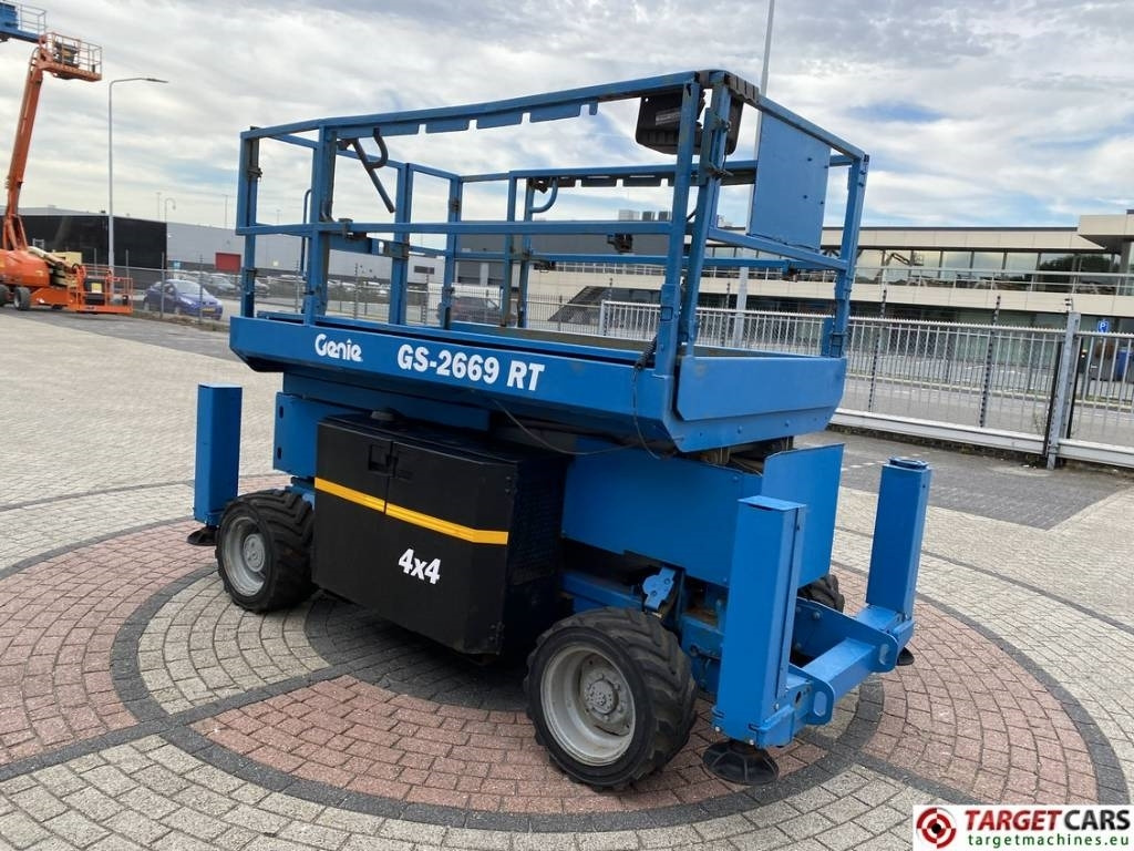 Genie GS-2669RT Diesel 4x4 Scissor Work Lift 1000cm - Škarjasta dvižna ploščad: slika 2 Genie GS-2669RT Diesel 4x4 Scissor Work Lift 1000cm - Škarjasta dvižna ploščad: slika 2