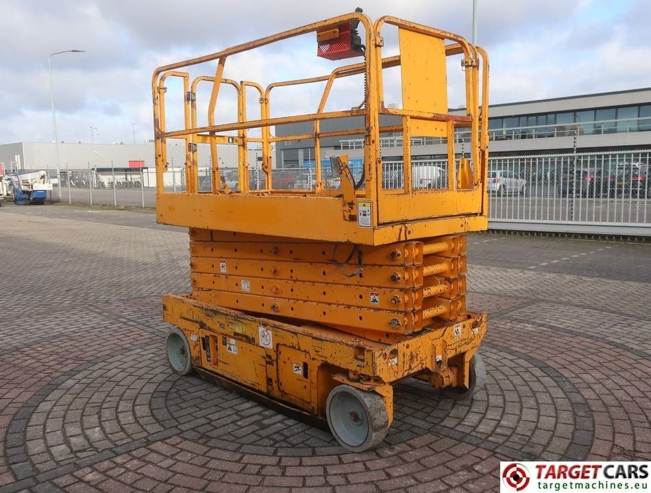 Genie GS-3246 Electric Scissor Work Lift 1175cm DEFECT - Škarjasta dvižna ploščad: slika 2 Genie GS-3246 Electric Scissor Work Lift 1175cm DEFECT - Škarjasta dvižna ploščad: slika 2