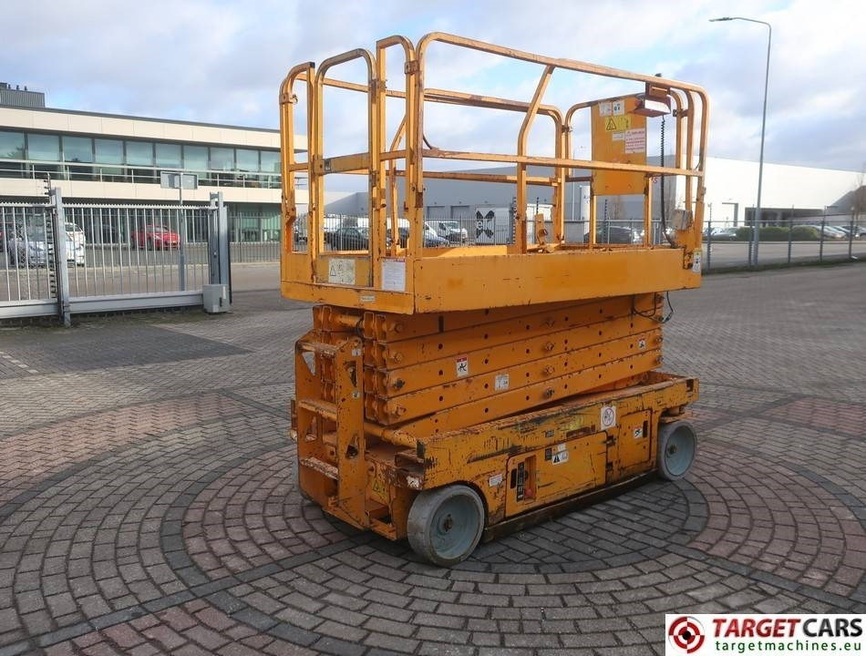 Genie GS-3246 Electric Scissor Work Lift 1175cm DEFECT - Škarjasta dvižna ploščad: slika 3 Genie GS-3246 Electric Scissor Work Lift 1175cm DEFECT - Škarjasta dvižna ploščad: slika 3