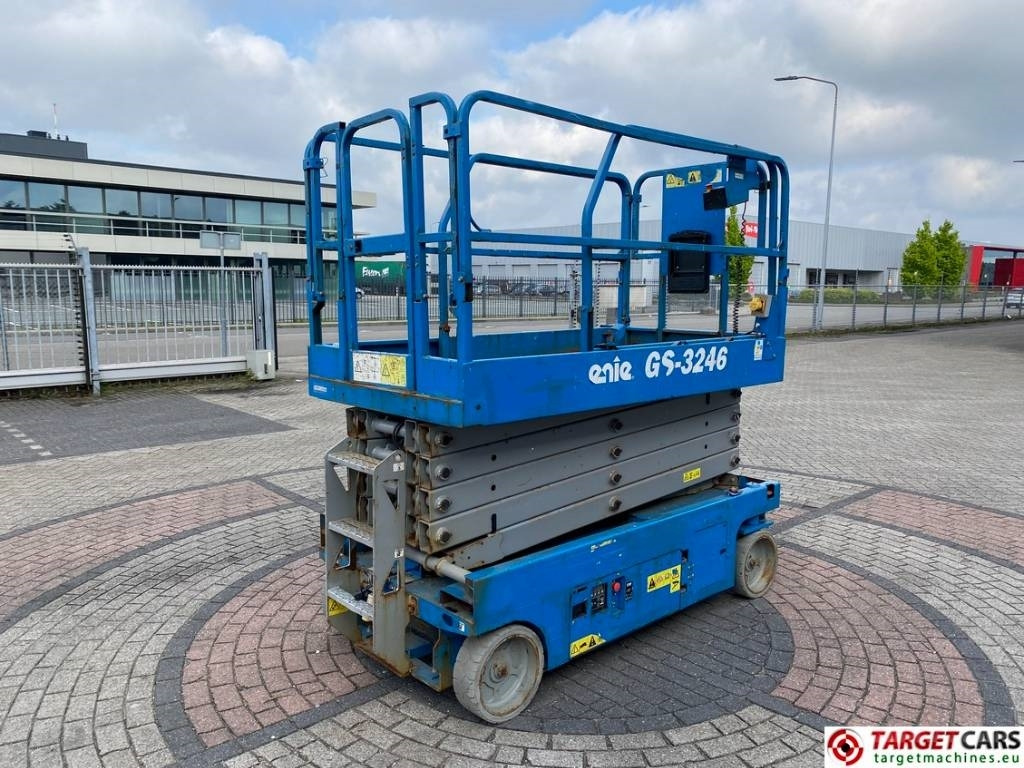 Genie GS-3246 Electric Scissor Work Lift 1175cm - Škarjasta dvižna ploščad: slika 3 Genie GS-3246 Electric Scissor Work Lift 1175cm - Škarjasta dvižna ploščad: slika 3