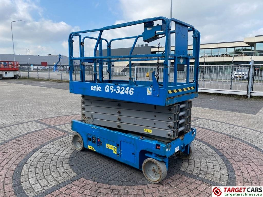 Genie GS-3246 Electric Scissor Work Lift 1175cm - Škarjasta dvižna ploščad: slika 2 Genie GS-3246 Electric Scissor Work Lift 1175cm - Škarjasta dvižna ploščad: slika 2