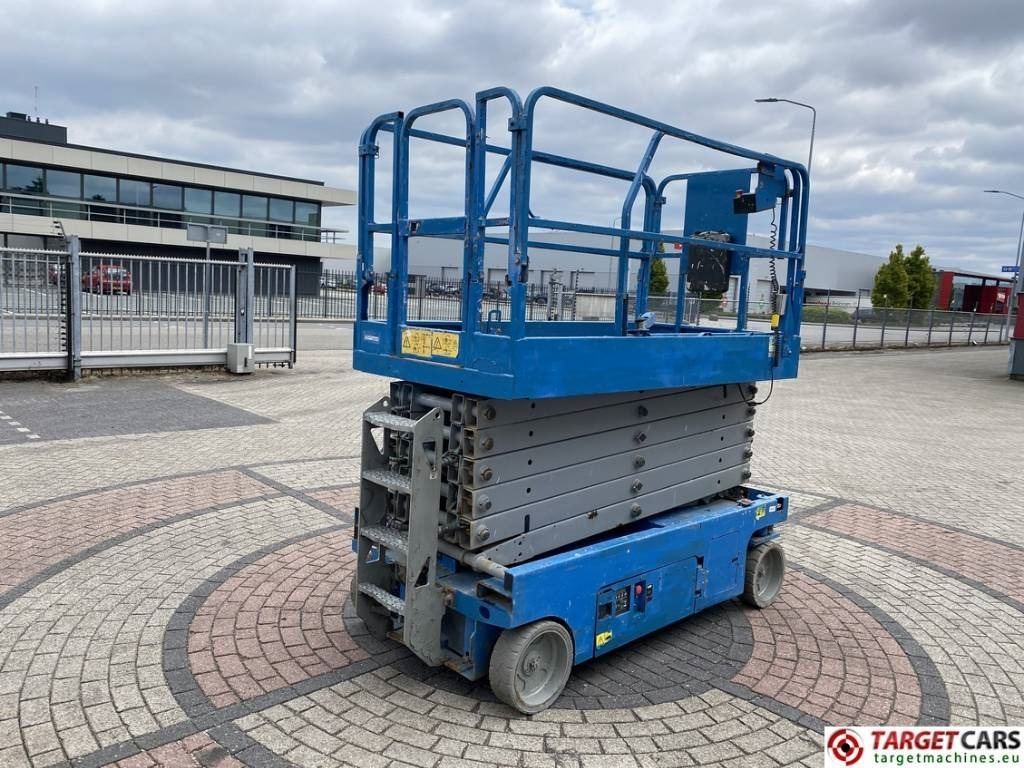 Genie GS-4047 Electric 4047 Scissor Work Lift 1389cm - Škarjasta dvižna ploščad: slika 3 Genie GS-4047 Electric 4047 Scissor Work Lift 1389cm - Škarjasta dvižna ploščad: slika 3