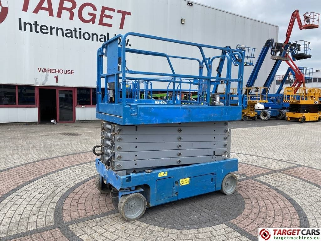 Genie GS-4047 Electric 4047 Scissor Work Lift 1389cm - Škarjasta dvižna ploščad: slika 1 Genie GS-4047 Electric 4047 Scissor Work Lift 1389cm - Škarjasta dvižna ploščad: slika 1