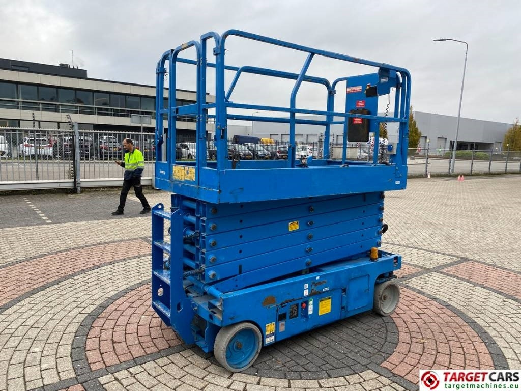 Genie GS-4047 Electric Scissor Work Lift 1389cm - Škarjasta dvižna ploščad: slika 3 Genie GS-4047 Electric Scissor Work Lift 1389cm - Škarjasta dvižna ploščad: slika 3