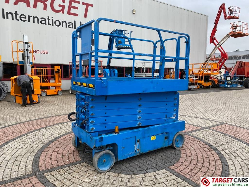 Genie GS-4047 Electric Scissor Work Lift 1389cm - Škarjasta dvižna ploščad: slika 1 Genie GS-4047 Electric Scissor Work Lift 1389cm - Škarjasta dvižna ploščad: slika 1