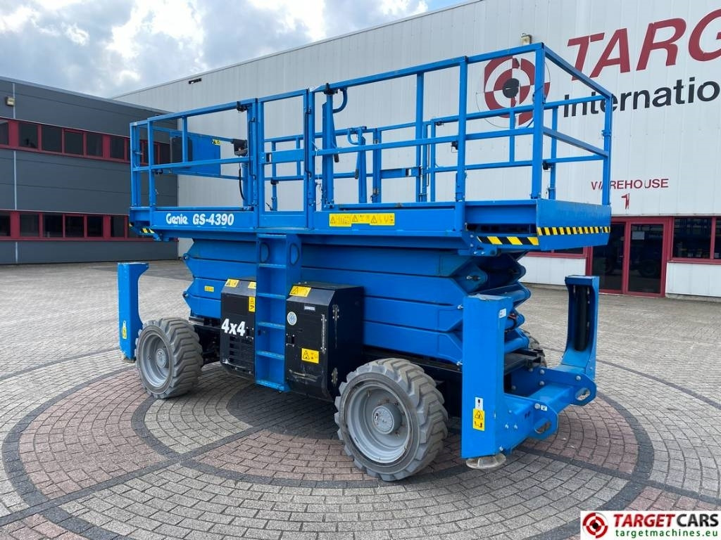 Genie GS-4390 RT LPG 4x4 Scissor Work Lift 1511cm - Škarjasta dvižna ploščad: slika 4 Genie GS-4390 RT LPG 4x4 Scissor Work Lift 1511cm - Škarjasta dvižna ploščad: slika 4
