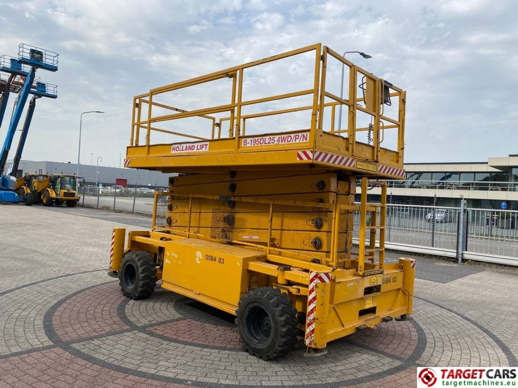 Holland Lift B195DL-25 4WD Diesel 4x4 Scissor Work Lift 2150cm - Škarjasta dvižna ploščad: slika 2 Holland Lift B195DL-25 4WD Diesel 4x4 Scissor Work Lift 2150cm - Škarjasta dvižna ploščad: slika 2