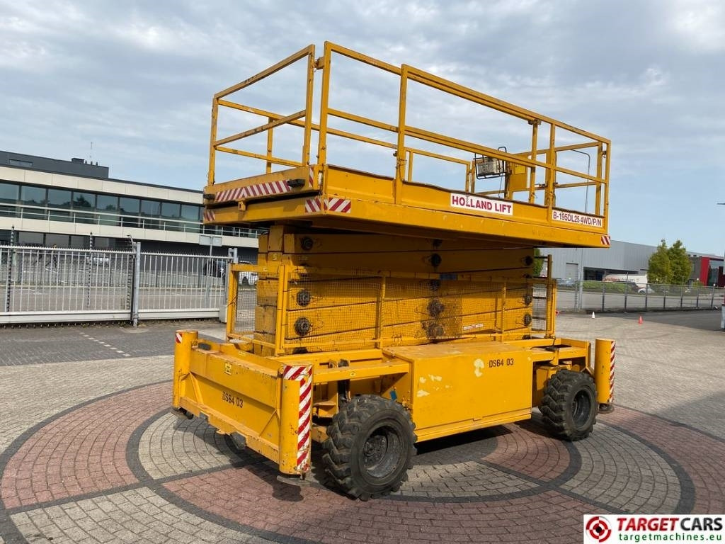 Holland Lift B195DL-25 4WD Diesel 4x4 Scissor Work Lift 2150cm - Škarjasta dvižna ploščad: slika 3 Holland Lift B195DL-25 4WD Diesel 4x4 Scissor Work Lift 2150cm - Škarjasta dvižna ploščad: slika 3