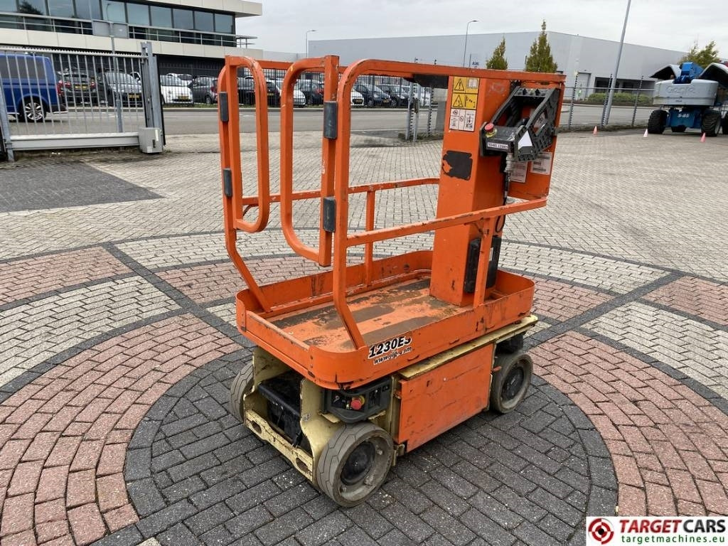 JLG 1230ES Electric Vertical Mast Work Lift 566cm - Vertikalni dvižni teleskop: slika 3 JLG 1230ES Electric Vertical Mast Work Lift 566cm - Vertikalni dvižni teleskop: slika 3