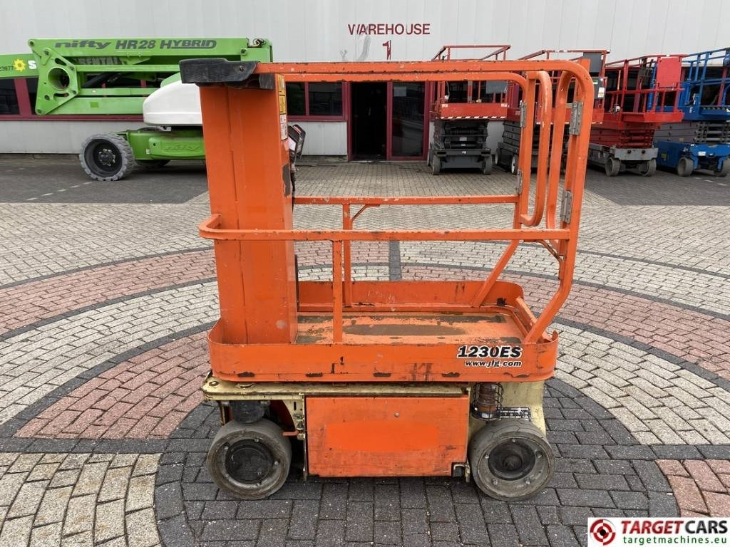 JLG 1230ES Electric Vertical Mast Work Lift 566cm - Vertikalni dvižni teleskop: slika 5 JLG 1230ES Electric Vertical Mast Work Lift 566cm - Vertikalni dvižni teleskop: slika 5