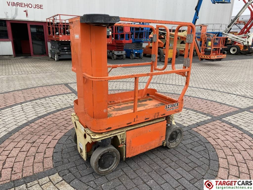 JLG 1230ES Electric Vertical Mast Work Lift 566cm - Vertikalni dvižni teleskop: slika 1 JLG 1230ES Electric Vertical Mast Work Lift 566cm - Vertikalni dvižni teleskop: slika 1