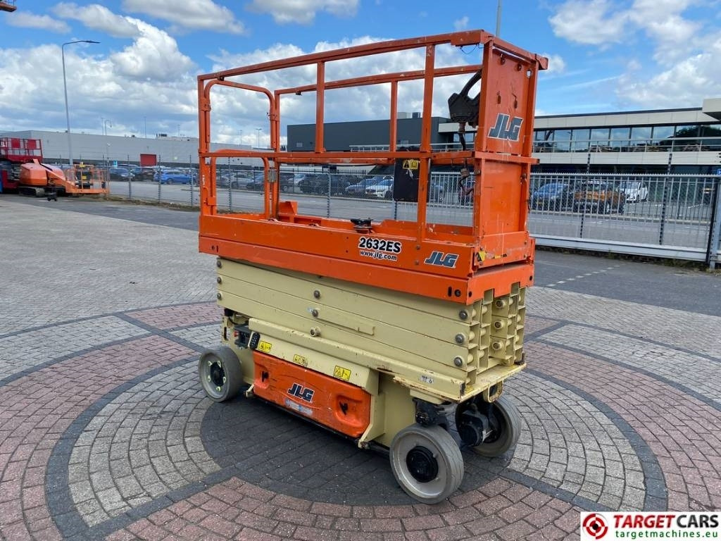 JLG 2632ES Electric Scissor Work Lift 977cm - Škarjasta dvižna ploščad: slika 2 JLG 2632ES Electric Scissor Work Lift 977cm - Škarjasta dvižna ploščad: slika 2