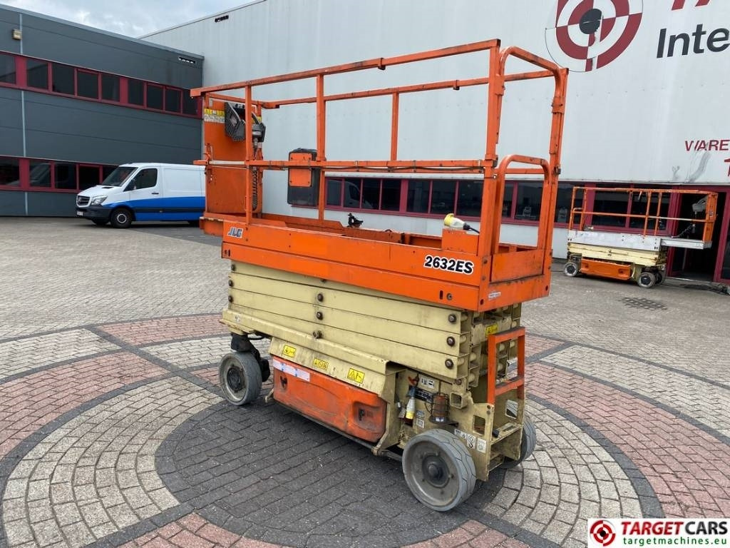 JLG 2632ES Electric Scissor Work Lift 977cm - Škarjasta dvižna ploščad: slika 4 JLG 2632ES Electric Scissor Work Lift 977cm - Škarjasta dvižna ploščad: slika 4
