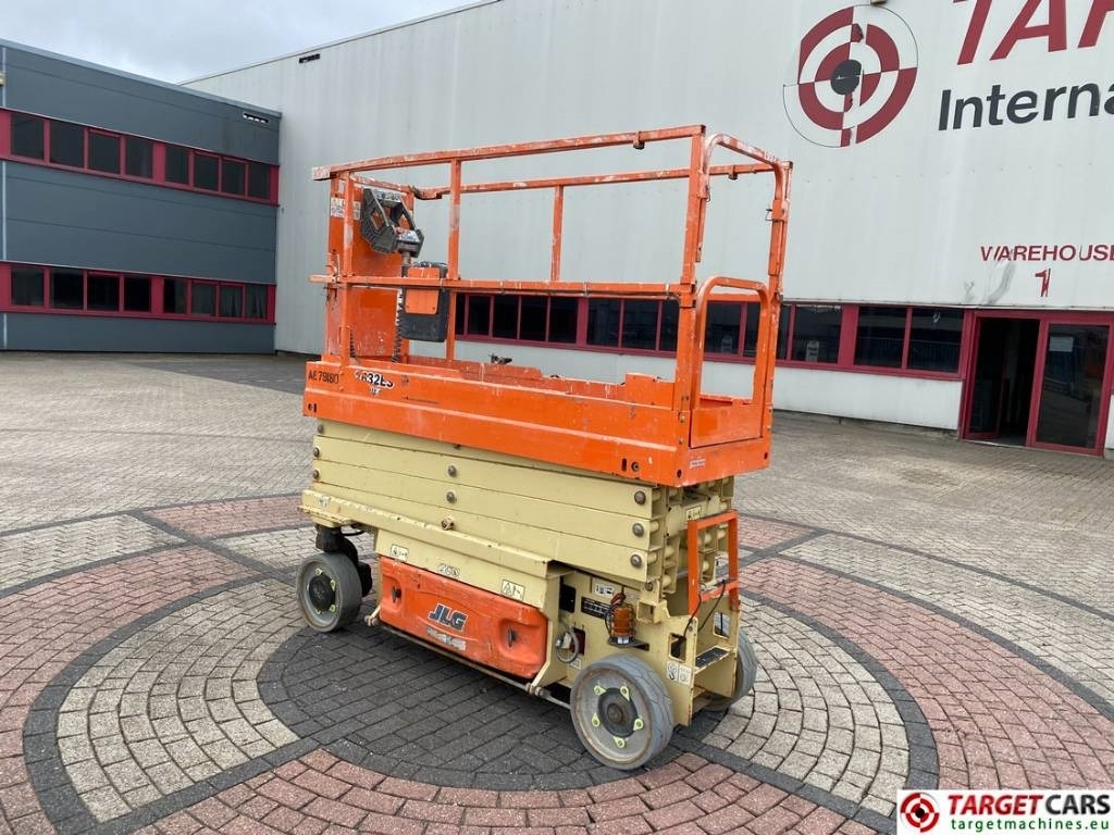 JLG 2632ES Electric Scissor Work Lift 977cm - Škarjasta dvižna ploščad: slika 4 JLG 2632ES Electric Scissor Work Lift 977cm - Škarjasta dvižna ploščad: slika 4