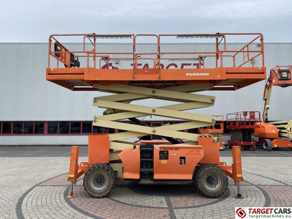 JLG 4394RT Diesel 4x4 Scissor Work Lift 1511cm - Škarjasta dvižna ploščad: slika 5 JLG 4394RT Diesel 4x4 Scissor Work Lift 1511cm - Škarjasta dvižna ploščad: slika 5