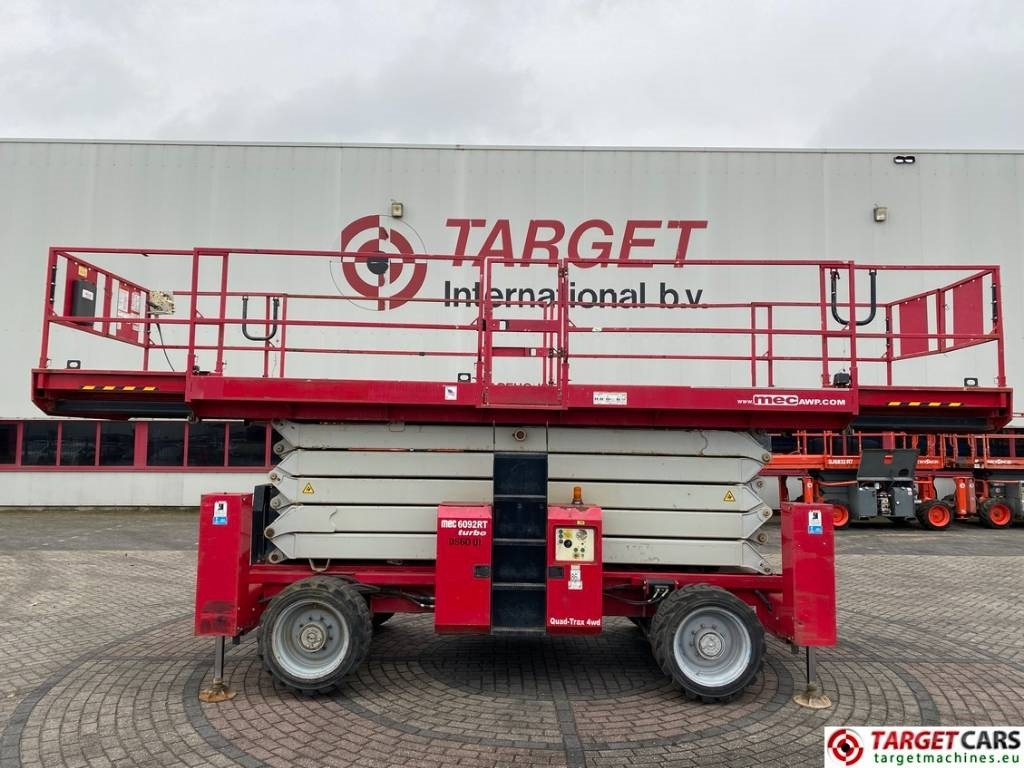 Škarjasta dvižna ploščad MEC 6092RT Diesel 4x4 Scissor Work LIft 2020cm: slika 18