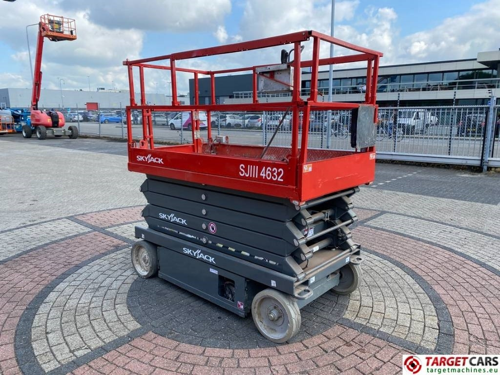 SkyJack SJ4632 Electric 4632 Scissor Work Lift 1170cm - Škarjasta dvižna ploščad: slika 2 SkyJack SJ4632 Electric 4632 Scissor Work Lift 1170cm - Škarjasta dvižna ploščad: slika 2