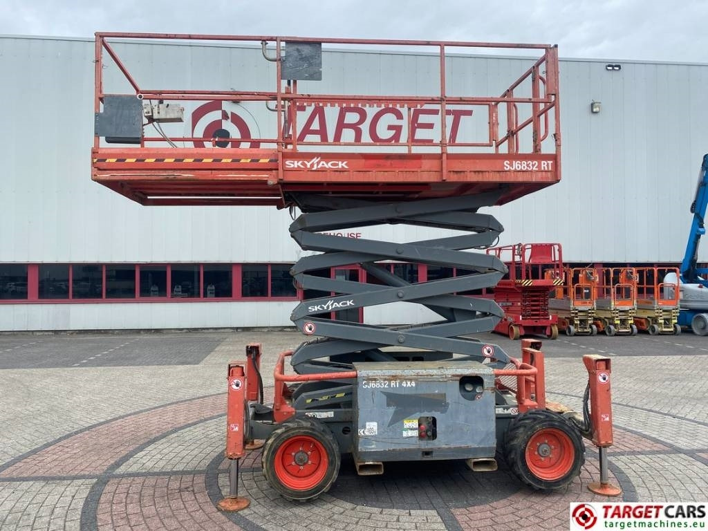 SkyJack SJ6832 RT Diesel 4x4 Scissor Work Lift 1180cm - Škarjasta dvižna ploščad: slika 5 SkyJack SJ6832 RT Diesel 4x4 Scissor Work Lift 1180cm - Škarjasta dvižna ploščad: slika 5