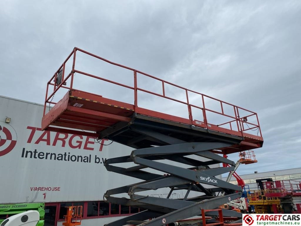 Škarjasta dvižna ploščad SkyJack SJ9250 RT Diesel 4x4 Scissor Work Lift 1720cm: slika 41