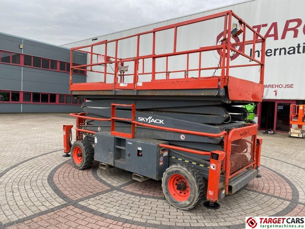 SkyJack SJ9250 RT Diesel 4x4 Scissor Work Lift 1720cm - Škarjasta dvižna ploščad: slika 4 SkyJack SJ9250 RT Diesel 4x4 Scissor Work Lift 1720cm - Škarjasta dvižna ploščad: slika 4