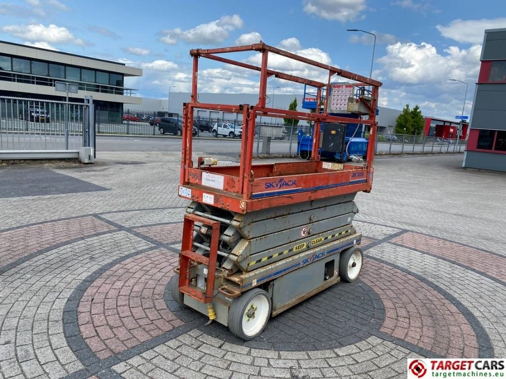 SkyJack SJIII-3226 Electric 3226 Scissor Work Lift 990cm - Škarjasta dvižna ploščad: slika 3 SkyJack SJIII-3226 Electric 3226 Scissor Work Lift 990cm - Škarjasta dvižna ploščad: slika 3