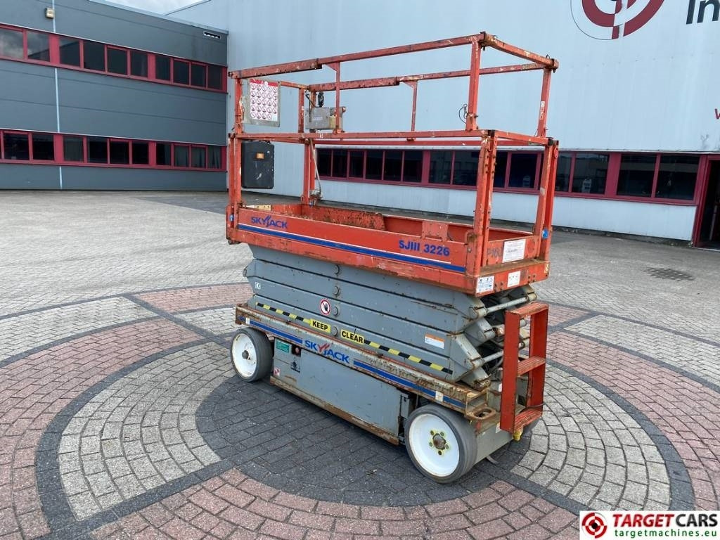 SkyJack SJIII-3226 Electric 3226 Scissor Work Lift 990cm - Škarjasta dvižna ploščad: slika 4 SkyJack SJIII-3226 Electric 3226 Scissor Work Lift 990cm - Škarjasta dvižna ploščad: slika 4