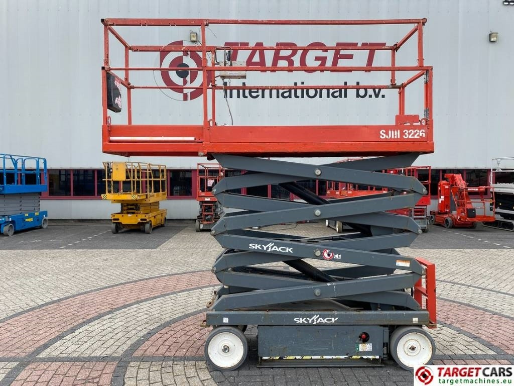 SkyJack SJIII-3226 Electric 3226 Scissor Work Lift 990cm - Škarjasta dvižna ploščad: slika 5 SkyJack SJIII-3226 Electric 3226 Scissor Work Lift 990cm - Škarjasta dvižna ploščad: slika 5