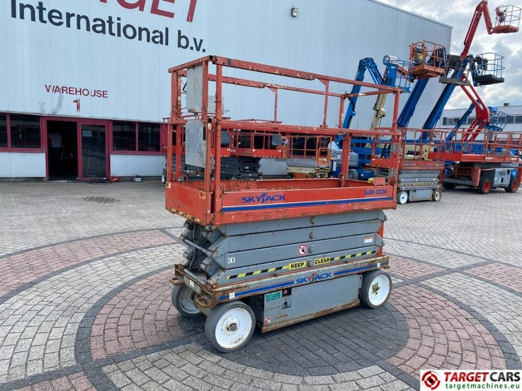 SkyJack SJIII-3226 Electric 3226 Scissor Work Lift 990cm - Škarjasta dvižna ploščad: slika 1 SkyJack SJIII-3226 Electric 3226 Scissor Work Lift 990cm - Škarjasta dvižna ploščad: slika 1