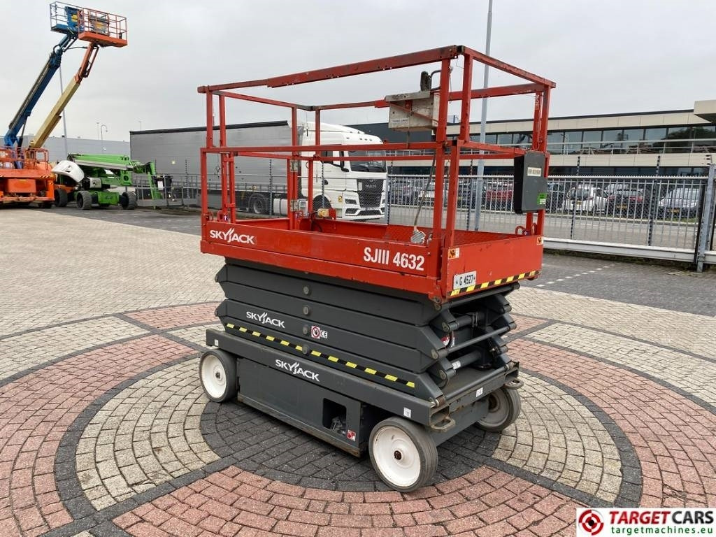 SkyJack SJIII-4632 Electric 4632 Scissor Work Lift 1170cm - Škarjasta dvižna ploščad: slika 2 SkyJack SJIII-4632 Electric 4632 Scissor Work Lift 1170cm - Škarjasta dvižna ploščad: slika 2