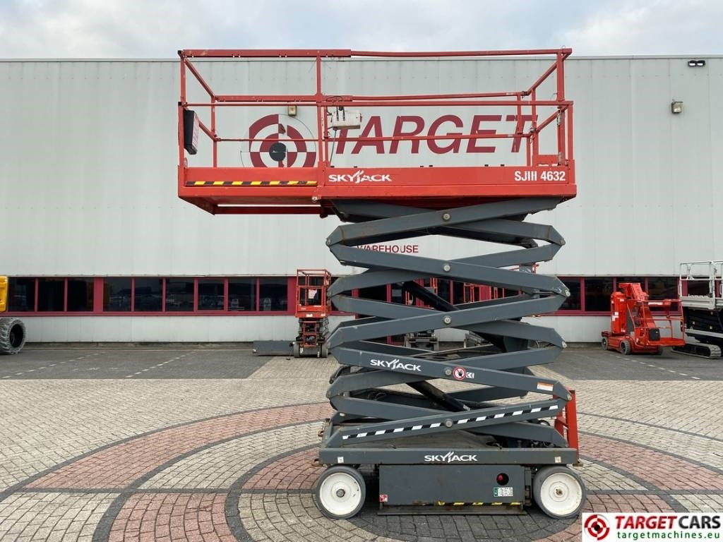SkyJack SJIII-4632 Electric 4632 Scissor Work Lift 1170cm - Škarjasta dvižna ploščad: slika 5 SkyJack SJIII-4632 Electric 4632 Scissor Work Lift 1170cm - Škarjasta dvižna ploščad: slika 5