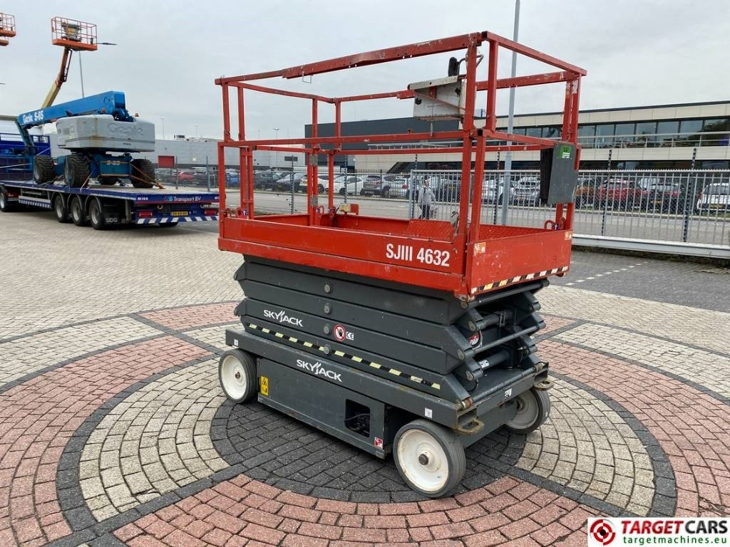 SkyJack SJIII-4632 Electric 4632 Scissor Work Lift 1170cm - Škarjasta dvižna ploščad: slika 2 SkyJack SJIII-4632 Electric 4632 Scissor Work Lift 1170cm - Škarjasta dvižna ploščad: slika 2