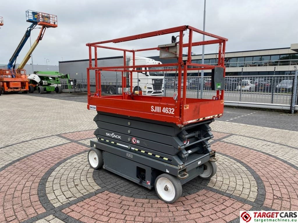 SkyJack SJIII-4632 Electric 4632 Scissor Work Lift 1170cm - Škarjasta dvižna ploščad: slika 2 SkyJack SJIII-4632 Electric 4632 Scissor Work Lift 1170cm - Škarjasta dvižna ploščad: slika 2