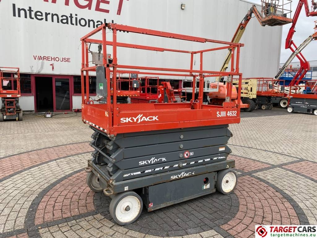 SkyJack SJIII-4632 Electric Scissor Work Lift 1170cm - Škarjasta dvižna ploščad: slika 1 SkyJack SJIII-4632 Electric Scissor Work Lift 1170cm - Škarjasta dvižna ploščad: slika 1