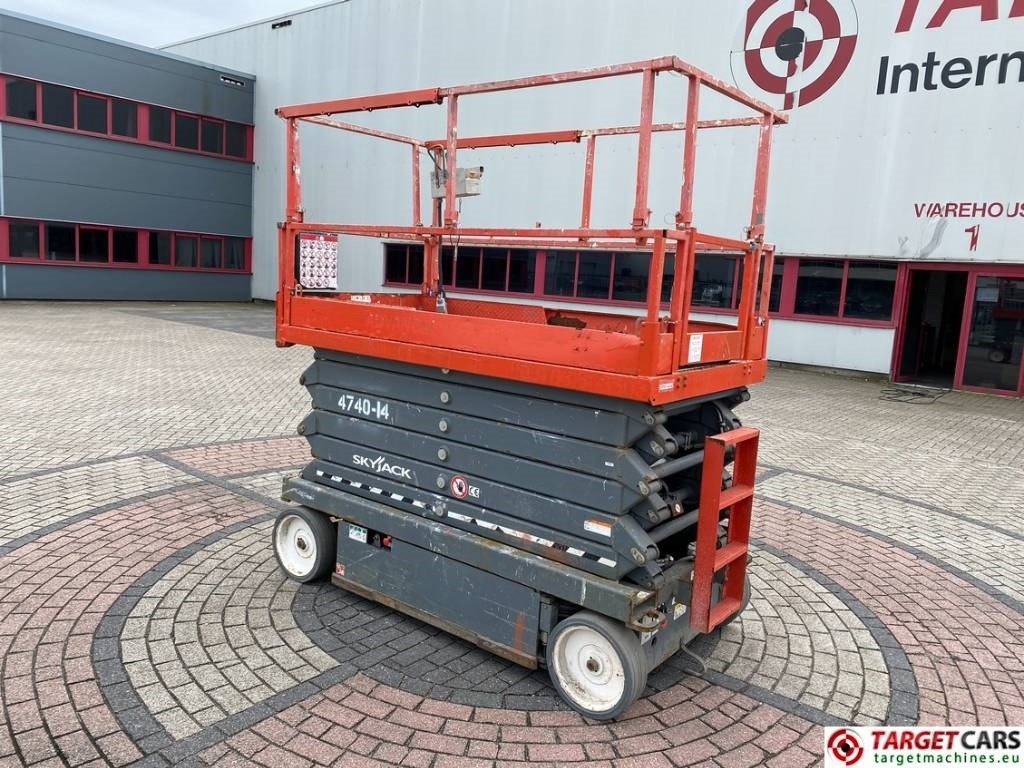 SkyJack SJIII-4740 Electric Scissor Work Lift 1380cm - Škarjasta dvižna ploščad: slika 4 SkyJack SJIII-4740 Electric Scissor Work Lift 1380cm - Škarjasta dvižna ploščad: slika 4
