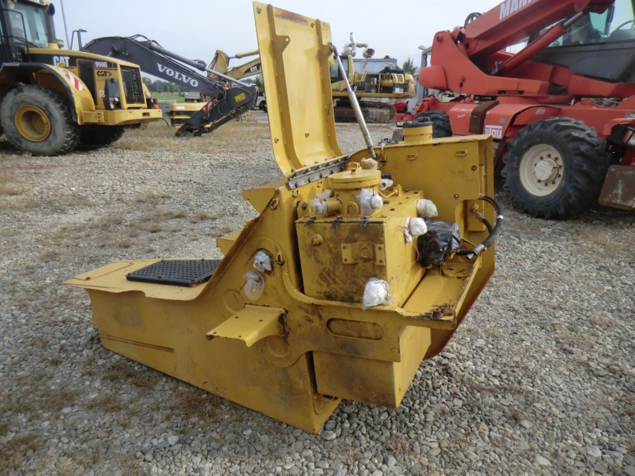 Caterpillar 735 Serbatoio gasolio - Rezervoar za gorivo za Gradbeni stroj: slika 4 Caterpillar 735 Serbatoio gasolio - Rezervoar za gorivo za Gradbeni stroj: slika 4