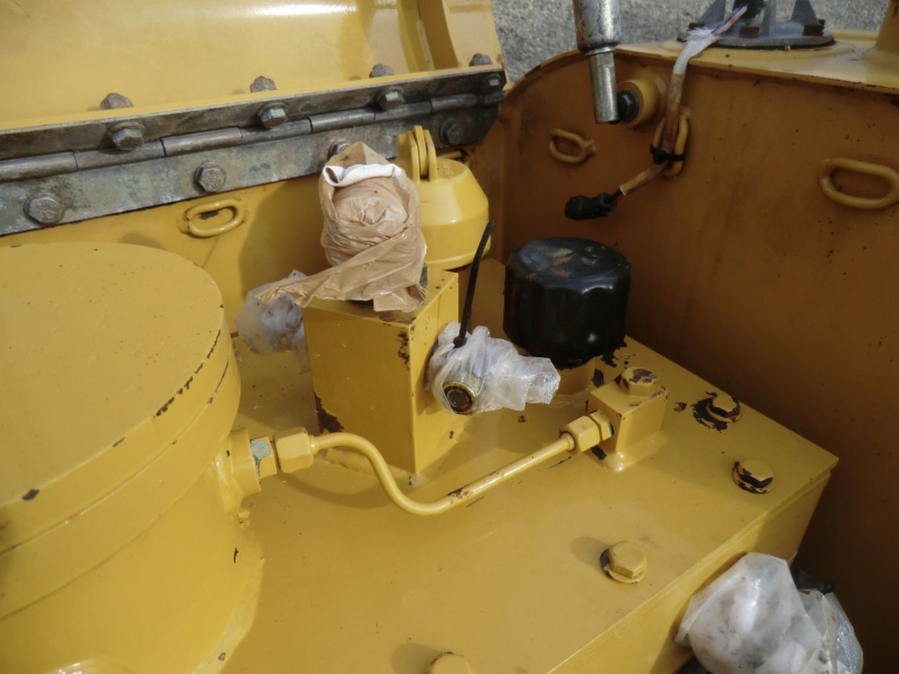 Caterpillar 735 Serbatoio gasolio - Rezervoar za gorivo za Gradbeni stroj: slika 3 Caterpillar 735 Serbatoio gasolio - Rezervoar za gorivo za Gradbeni stroj: slika 3