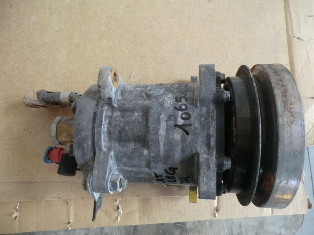 Caterpillar 928G COMPRESSORE ARIA CONDIZIONATA - Kompresor klime za Gradbeni stroj: slika 1 Caterpillar 928G COMPRESSORE ARIA CONDIZIONATA - Kompresor klime za Gradbeni stroj: slika 1