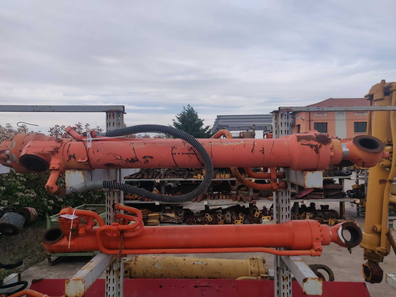 HITACHI ZX240 BAS Cilindro benna - Hidravlični cilinder za Gradbeni stroj: slika 1 HITACHI ZX240 BAS Cilindro benna - Hidravlični cilinder za Gradbeni stroj: slika 1