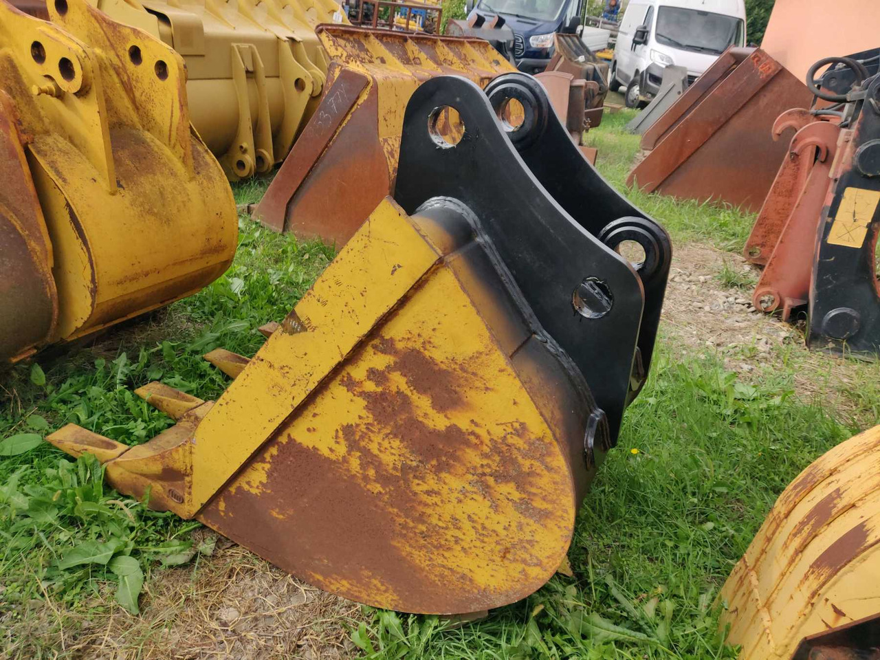 Žlica za bager varie 1000 MM benna da 1000 mm con denti. Attacco adattabile CAT 323B e VOLVO EC220: slika 6