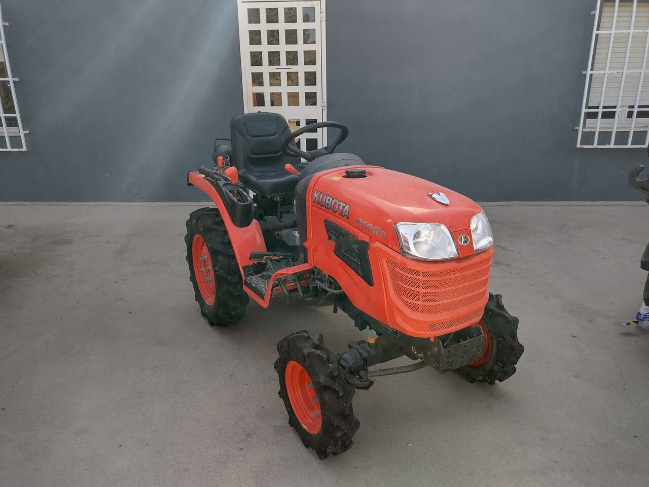 Kubota B1220 - Mini traktor: slika 4 Kubota B1220 - Mini traktor: slika 4