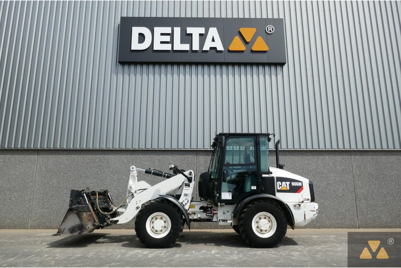 Kolesni nakladalec Caterpillar 906M: slika 1