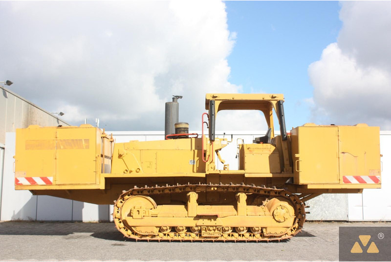 Caterpillar D6E Fuel tanker - Tovornjak cisterna: slika 1 Caterpillar D6E Fuel tanker - Tovornjak cisterna: slika 1