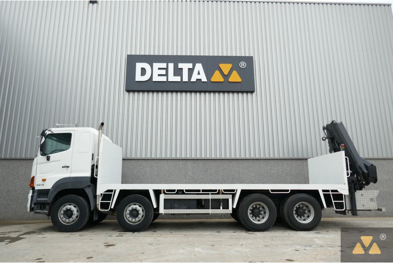 Tovornjak, Tovornjak z dvigalom Hino 700FY crane: slika 1