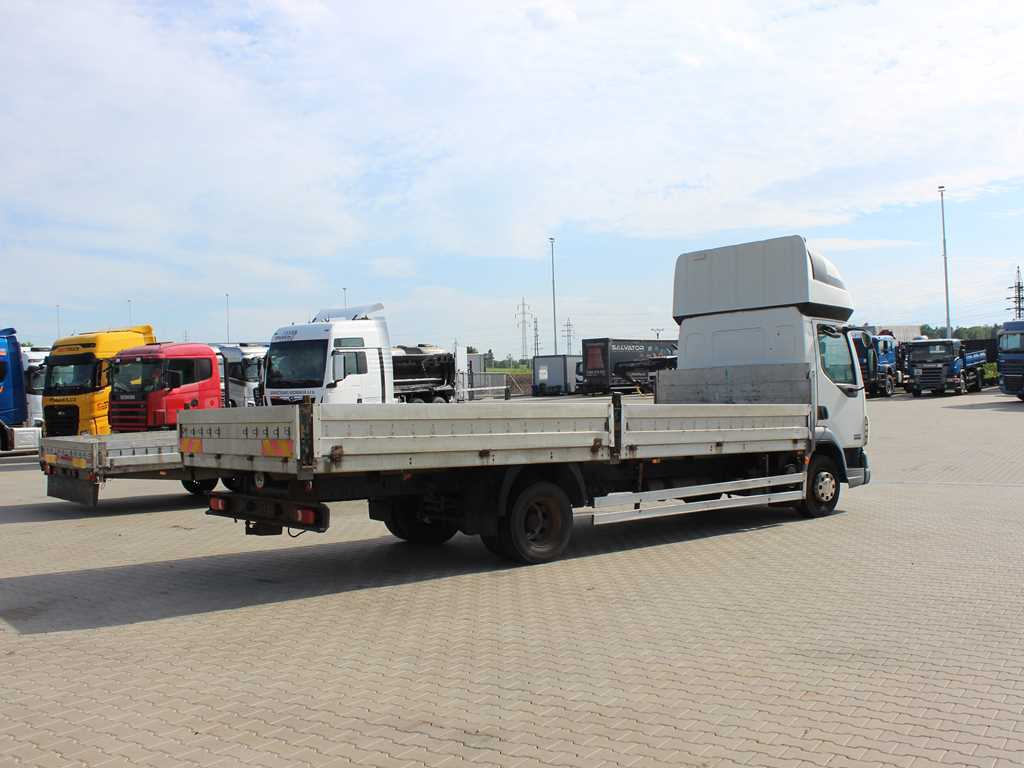 DAF LF 45.180, SLEEPING BODY, EURO 3, TIRES 80% - Tovornjak s kesonom: slika 4 DAF LF 45.180, SLEEPING BODY, EURO 3, TIRES 80% - Tovornjak s kesonom: slika 4