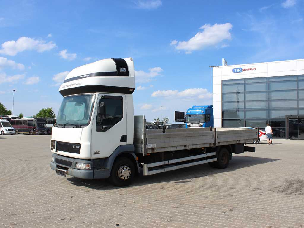 DAF LF 45.180, SLEEPING BODY, EURO 3, TIRES 80% - Tovornjak s kesonom: slika 1 DAF LF 45.180, SLEEPING BODY, EURO 3, TIRES 80% - Tovornjak s kesonom: slika 1