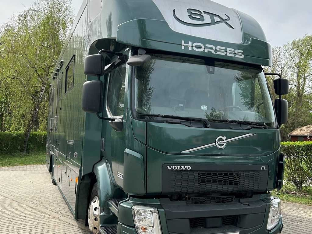 Volvo STX FL, 6 PEOPLE, 5 HORSES, CAMERA, 2X TAIL LIFT - Tovornjak za prevoz konj: slika 2 Volvo STX FL, 6 PEOPLE, 5 HORSES, CAMERA, 2X TAIL LIFT - Tovornjak za prevoz konj: slika 2