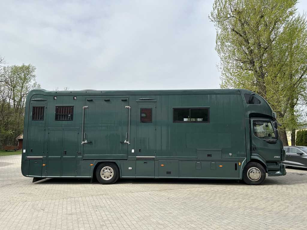 Volvo STX FL, FOR 6 PEOPLE, FOR TRANSPORTING FIVE HORSES, CAMERA, 2X HYDRAULIC FRONT - Tovornjak za prevoz konj: slika 2 Volvo STX FL, FOR 6 PEOPLE, FOR TRANSPORTING FIVE HORSES, CAMERA, 2X HYDRAULIC FRONT - Tovornjak za prevoz konj: slika 2