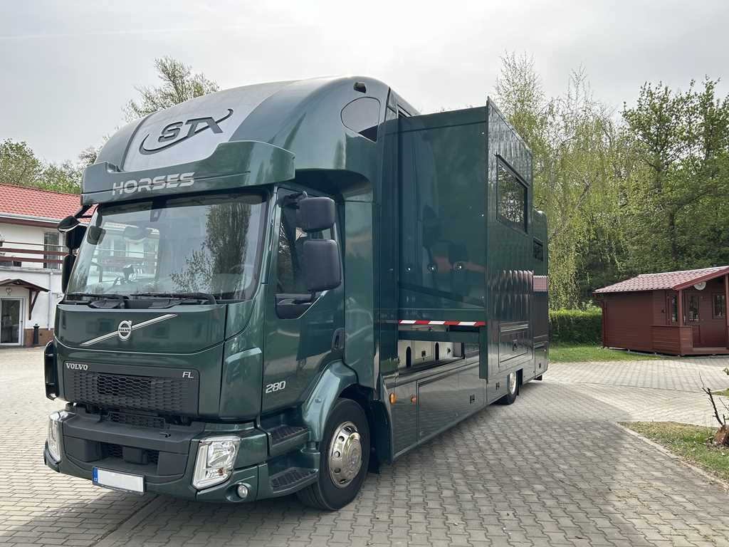 Volvo STX FL, FOR 6 PEOPLE, FOR TRANSPORTING FIVE HORSES, CAMERA, 2X HYDRAULIC FRONT - Tovornjak za prevoz konj: slika 1 Volvo STX FL, FOR 6 PEOPLE, FOR TRANSPORTING FIVE HORSES, CAMERA, 2X HYDRAULIC FRONT - Tovornjak za prevoz konj: slika 1