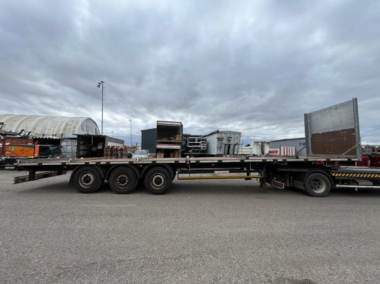 Schwarzmüller Plateau-Auflieger J Serie - Polprikolica s kesonom: slika 3 Schwarzmüller Plateau-Auflieger J Serie - Polprikolica s kesonom: slika 3